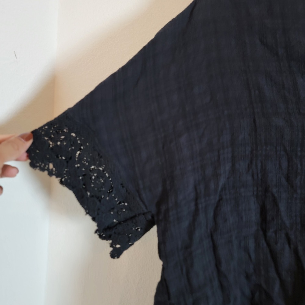 Max Studio Black Textured Gauze Front Tie Crochet Lace Trim V-Neck Top Medium - Picture 3 of 11